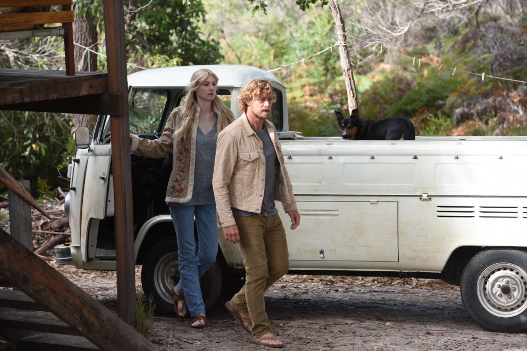 Elizabeth Debicki (Eva) and Simon Baker (Sando) 